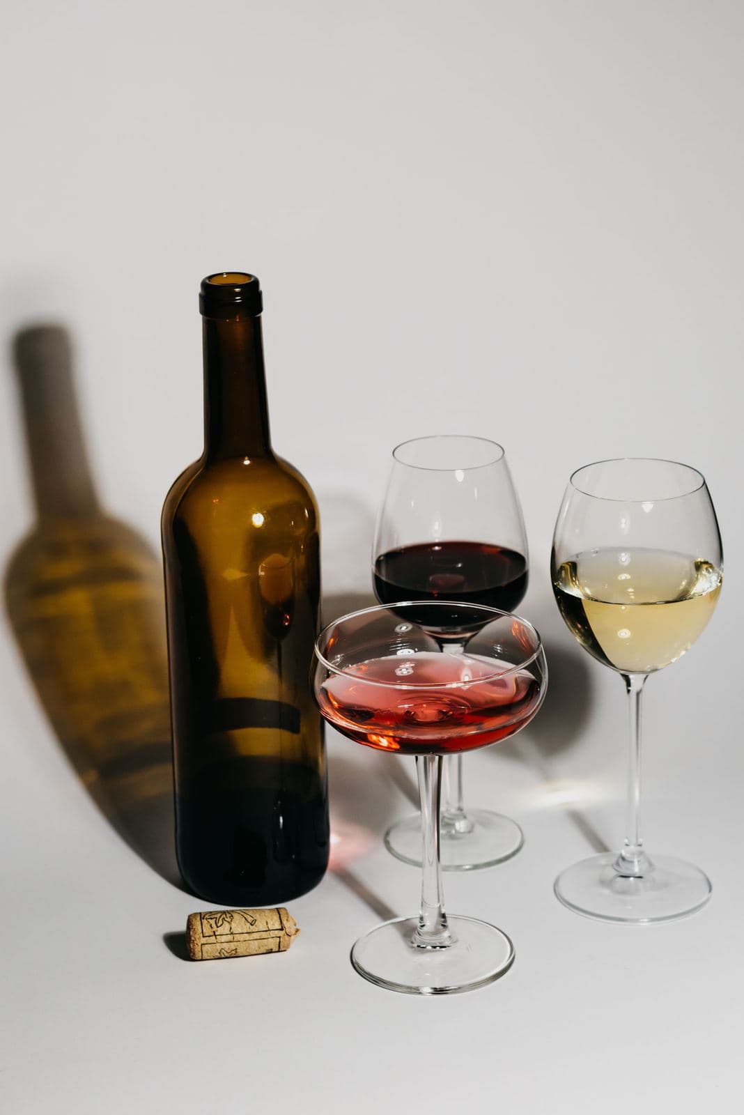 Qizil quruq vino, bokal: kaberne sovinyon, oʻzbekiston